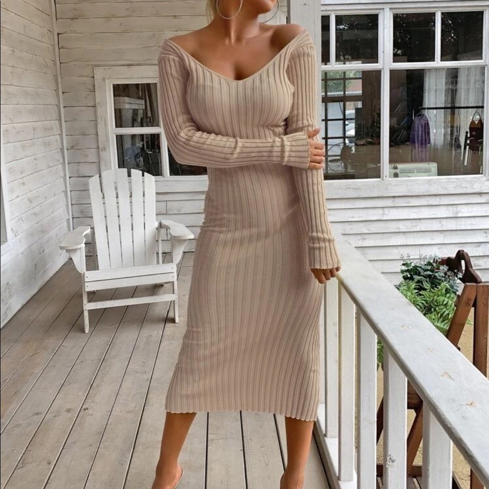 Black V neck ribbed knit sweater dress - Picture 11 of 15